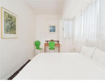 Cozy 1 BR Apt Only a 5 Minute Walk from the Beach by Sea N' Rent - image 7