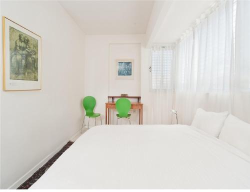Cozy 1 BR Apt Only a 5 Minute Walk from the Beach by Sea N' Rent - image 7