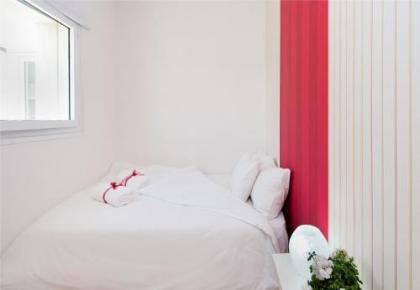 Modern Apt w/ Balcony Near The Beach by Sea N' Rent - image 11