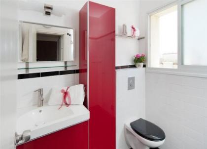 Modern Apt w/ Balcony Near The Beach by Sea N' Rent - image 13