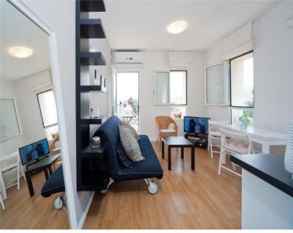 Modern Apt w/ Balcony Near The Beach by Sea N' Rent - image 2
