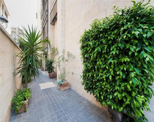 Modern Apt w/ Balcony Near The Beach by Sea N' Rent - image 4