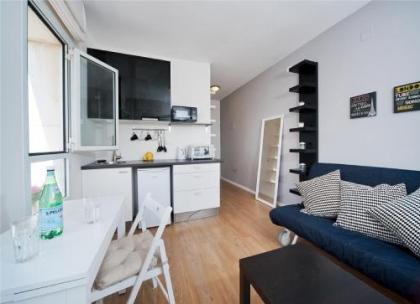 Modern Apt w/ Balcony Near The Beach by Sea N' Rent - image 8
