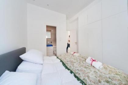 Stunning Apt w/ Balcony & Sea View by Sea N' Rent - image 15