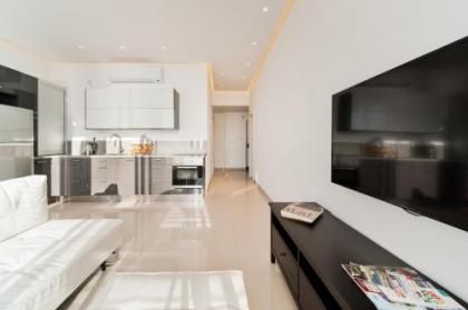 Stunning Apt w/ Balcony & Sea View by Sea N' Rent - image 6