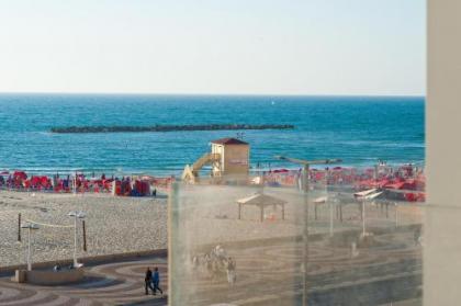 Stunning Apt w/ Balcony & Sea View by Sea N' Rent - image 7