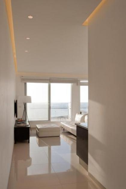 Stunning Apt w/ Balcony & Sea View by Sea N' Rent - image 9