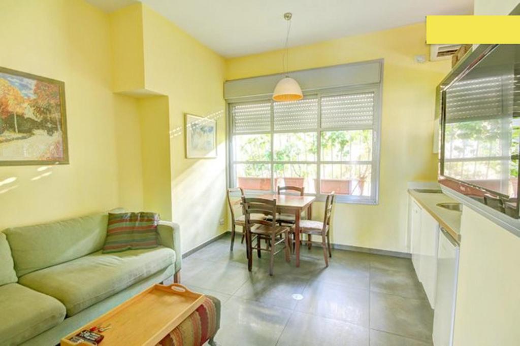 TLV Living Apartment - main image