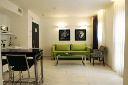 BEST WESTERN Regency Suites - image 1