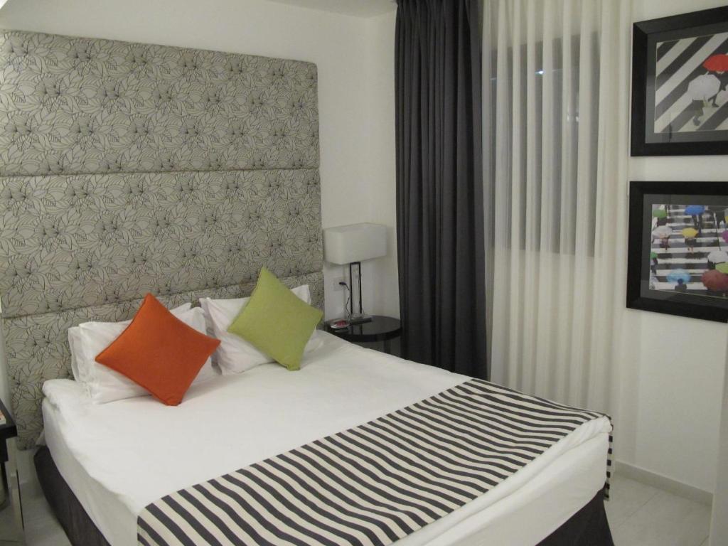 BEST WESTERN Regency Suites - image 3
