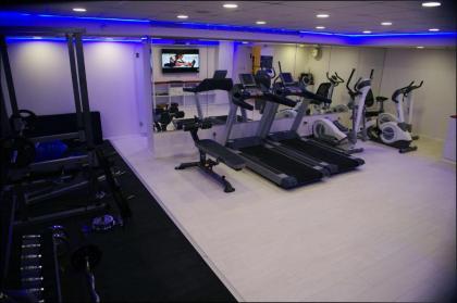 BEST WESTERN Regency Suites - image 9