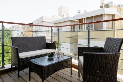 Comfort 3BR & Balcony in City Center by FeelHome - image 4