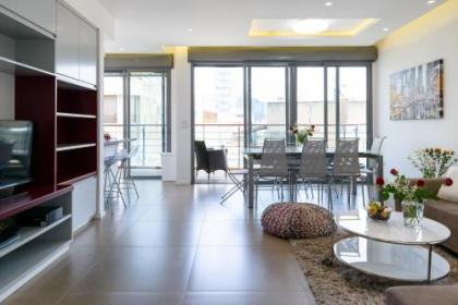 Comfort 3BR & Balcony in City Center by FeelHome - image 5