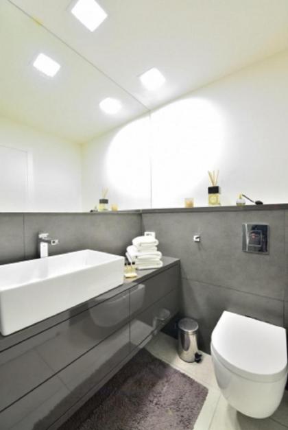 Renovated 2BR Apt. on Nordau Blvd - image 9