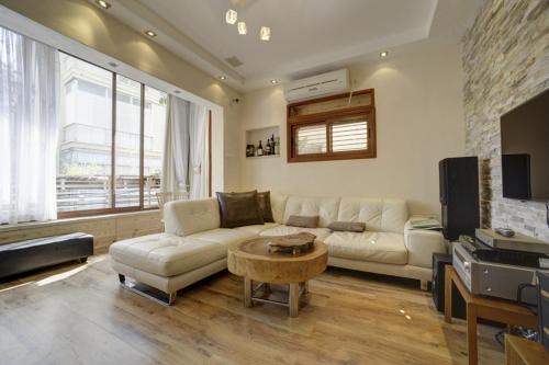Sunset TLV Apartment - Dizengoff 142 - main image