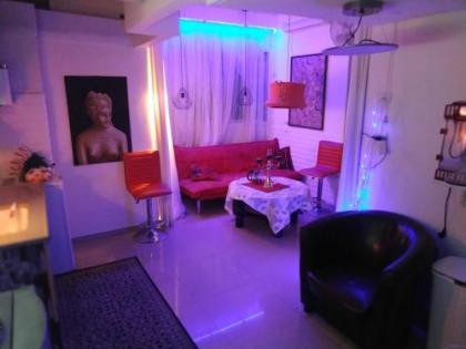 Private rooms near the beach center - image 1