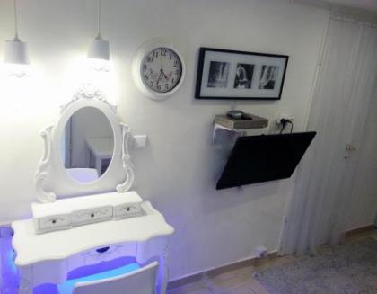 Private rooms near the beach center - image 13