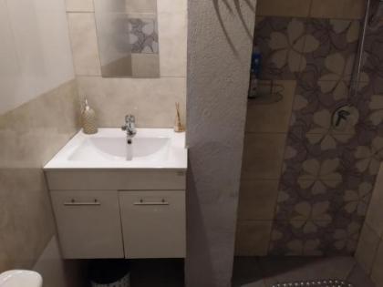 Private rooms near the beach center - image 9