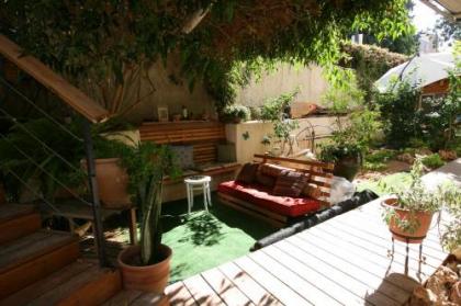 Wonderful Garden Apartment - image 14
