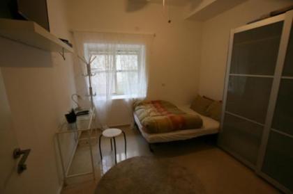 Wonderful Garden Apartment - image 2