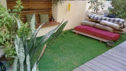 Wonderful Garden Apartment - image 5