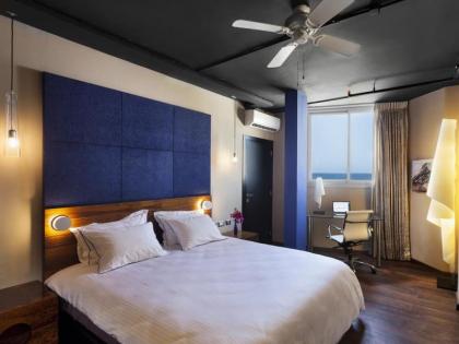 Port and Blue TLV Boutique Suites - image 14