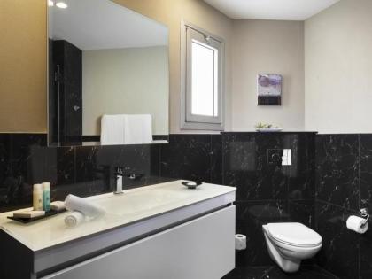 Port and Blue TLV Boutique Suites - image 17
