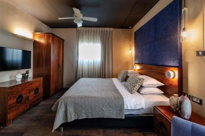 Port and Blue TLV Boutique Suites - image 19