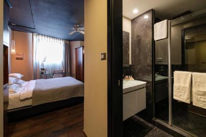Port and Blue TLV Boutique Suites - image 20