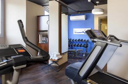 Port and Blue TLV Boutique Suites - image 4