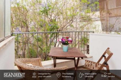 Excellent City Centre Apts w/ Balcony by Sea N' Rent - image 1