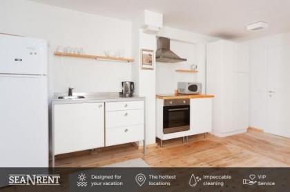 Excellent City Centre Apts w/ Balcony by Sea N' Rent - image 14