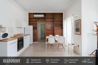 Excellent City Centre Apts w/ Balcony by Sea N' Rent - image 4