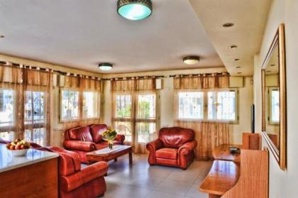 Gordon Beach Apartment - image 13