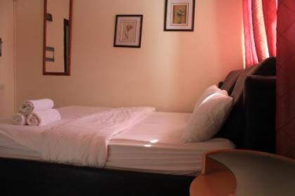 Gordon Beach Apartment - image 3