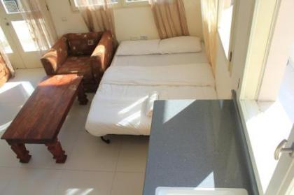 Gordon Beach Apartment - image 4