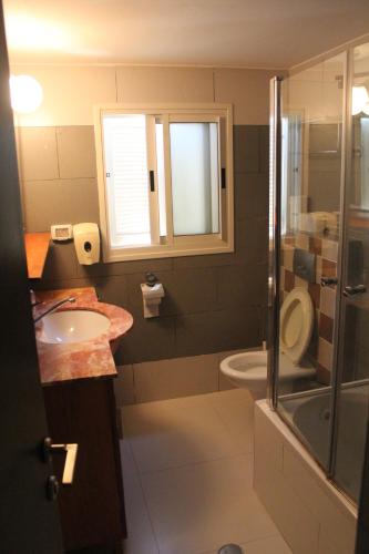 Gordon Beach Apartment - image 6