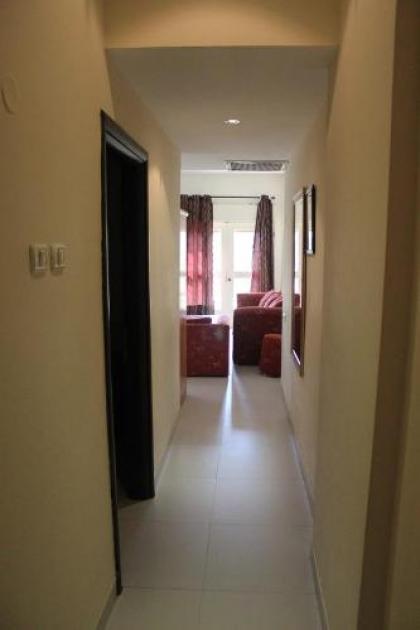 Gordon Beach Apartment - image 7