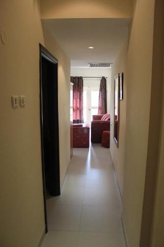 Gordon Beach Apartment - image 7