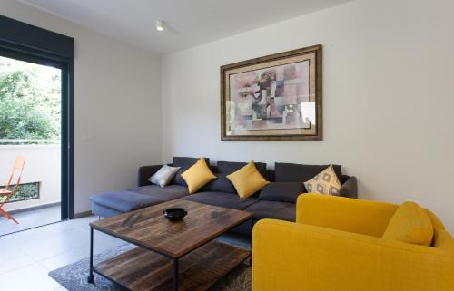 Sunny Luxury Apartments - main image
