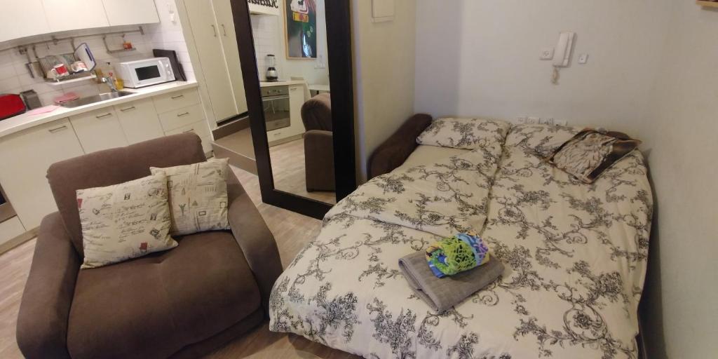 Central Stay TLV Beachfront - image 5