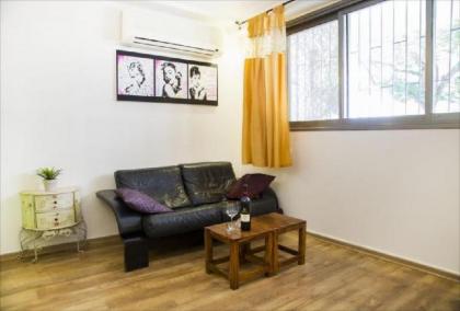 Cozy 1 BR Apt. near the beach - image 11