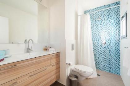 Stylish & Homey 3BD Apt in the Heart of Tel-Aviv by Sea N' Rent - image 13