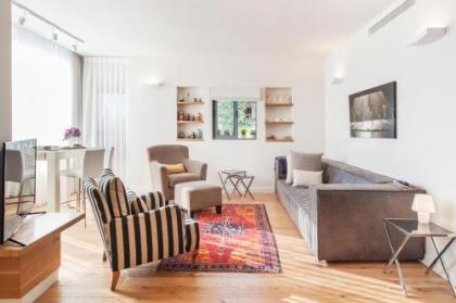 Stylish & Homey 3BD Apt in the Heart of Tel-Aviv by Sea N' Rent - image 2