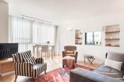 Stylish & Homey 3BD Apt in the Heart of Tel-Aviv by Sea N' Rent - image 4
