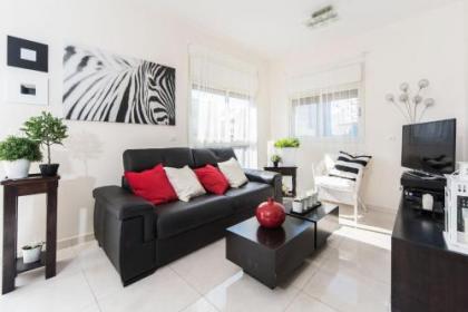 Luxury Duplex Apt w/ Balcony by Sea N' Rent - image 10