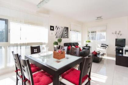 Luxury Duplex Apt w/ Balcony by Sea N' Rent - image 11