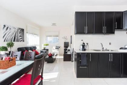 Luxury Duplex Apt w/ Balcony by Sea N' Rent - image 13