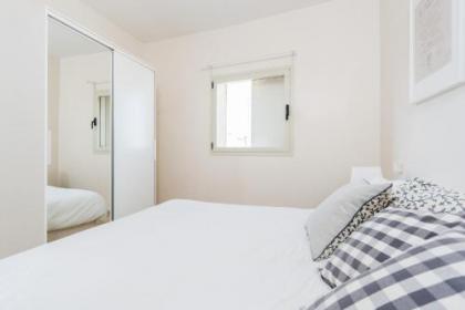 Luxury Duplex Apt w/ Balcony by Sea N' Rent - image 18