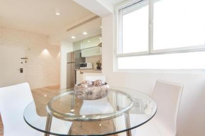 Bright 2BD Apartment in the Heart of Tel Aviv by Sea N' Rent - image 3